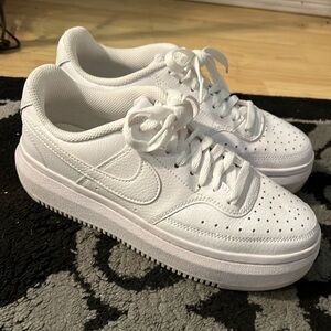 Nike On the Court Vista